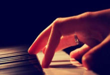 对不起,老婆!实在没抗住,这传世自动拾取,自动回收,自由交易.